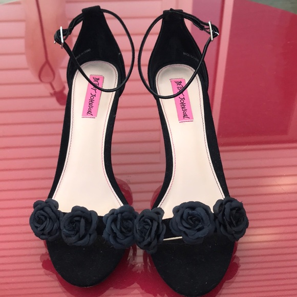 Betsy Johnson Flower Heels - Picture 1 of 7